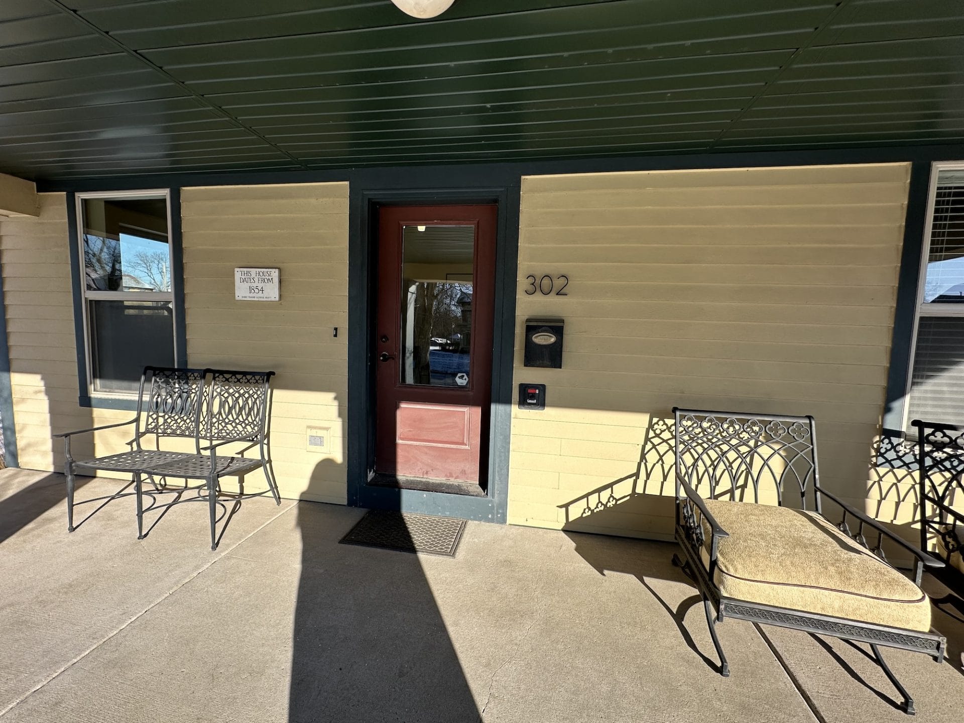 Front Porch at Well Spring Center for Counseling in West Dundee IL with comfortable patio furniture